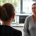 Coaching personalizado, profesional dando consejos a cliente