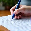 Icono de diseño de plan, profesional escribiendo en un plan personalizado
